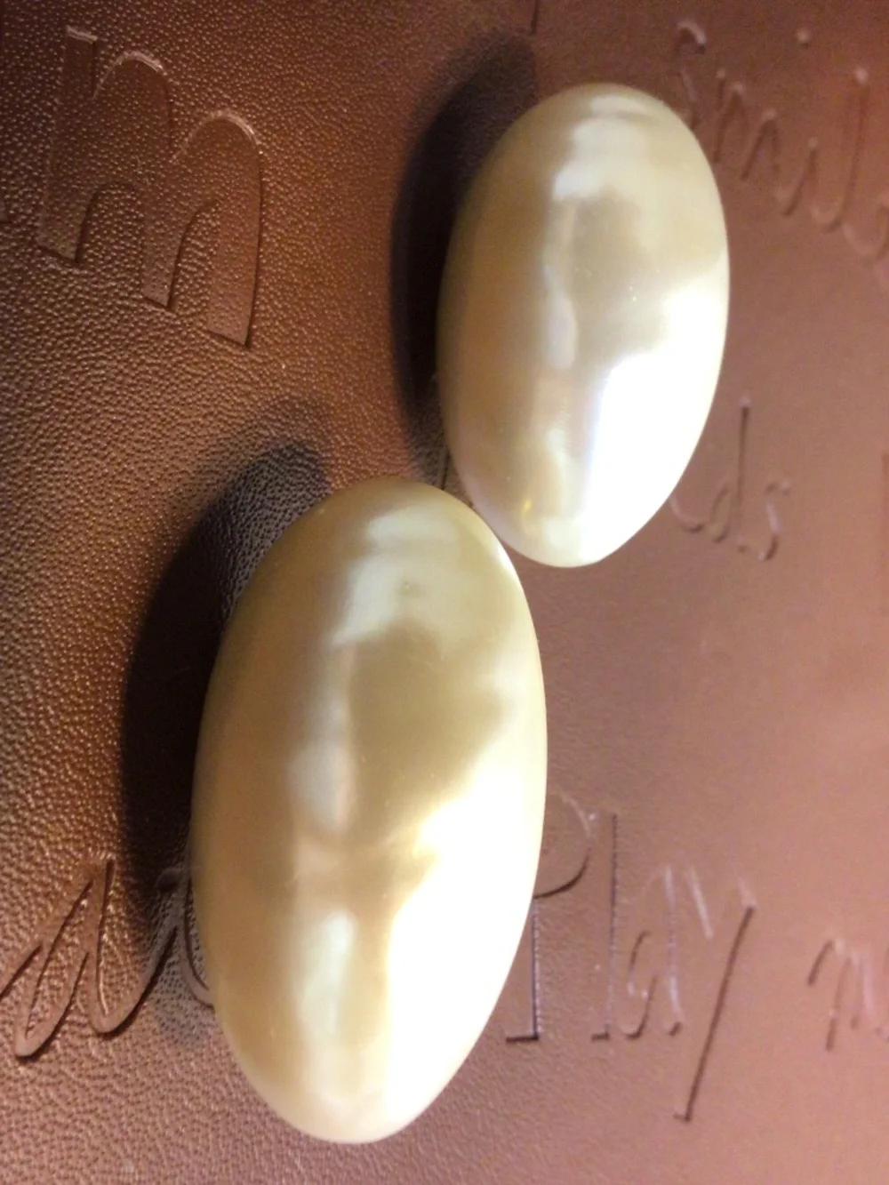 Vintage Cream-colored Acrylic/Lucite Faux Pearl Oval Screw Back Clip-on Earrings